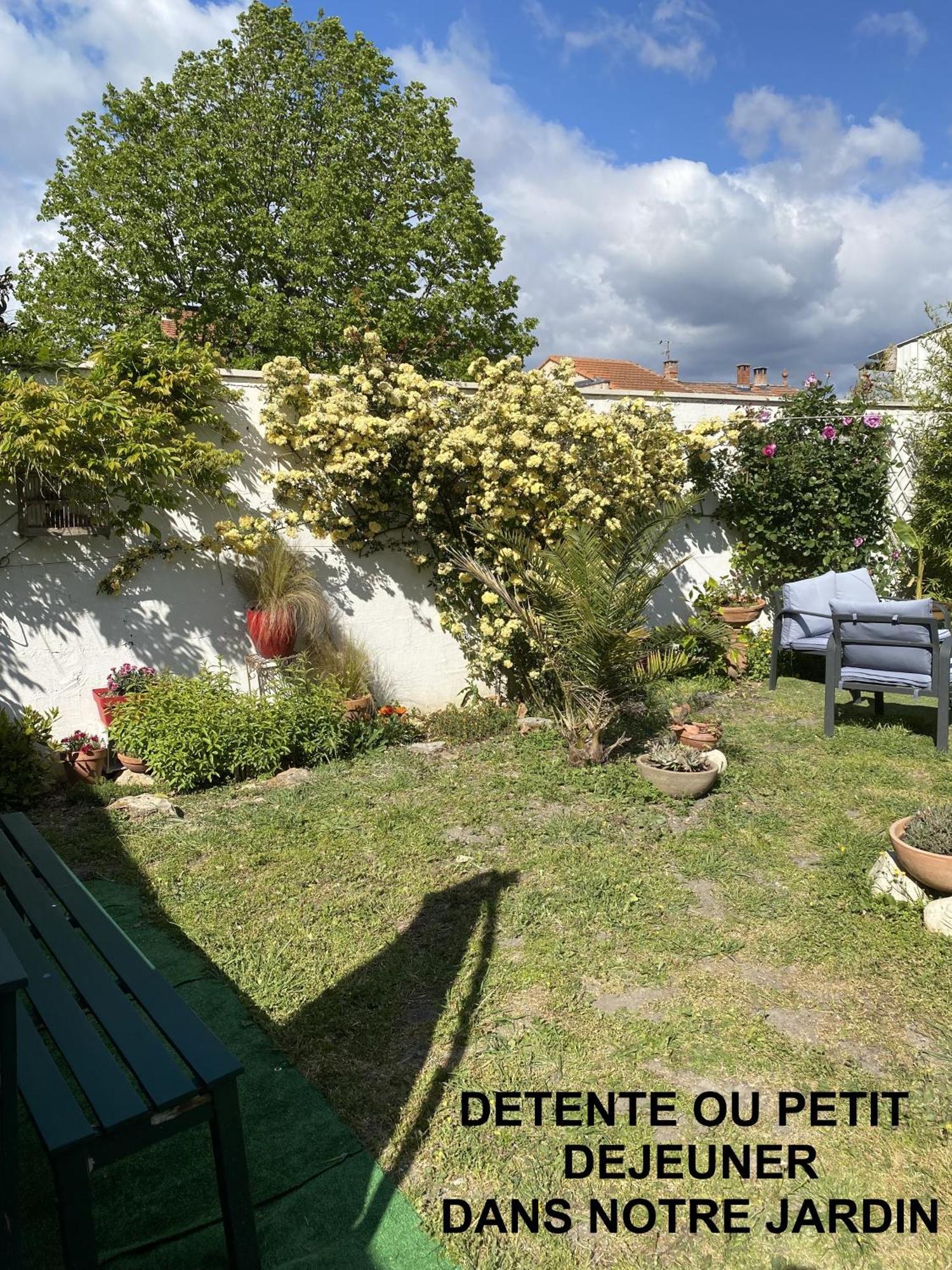 Cote Court Bed and Breakfast LʼIsle-sur-la-Sorgue Eksteriør billede